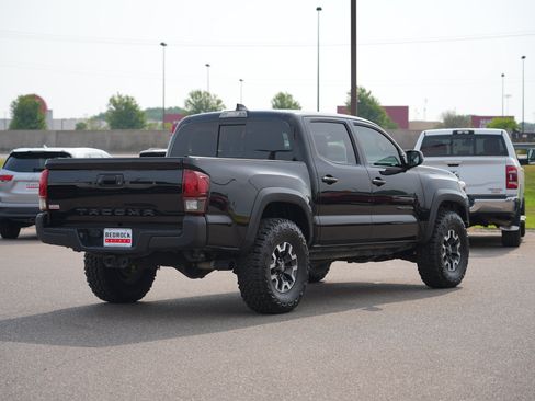 Used 2022 Toyota Tacoma TRD Off-Road AWD/4WD image 3