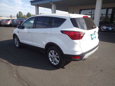 Used 2019 Ford Escape SE image 3