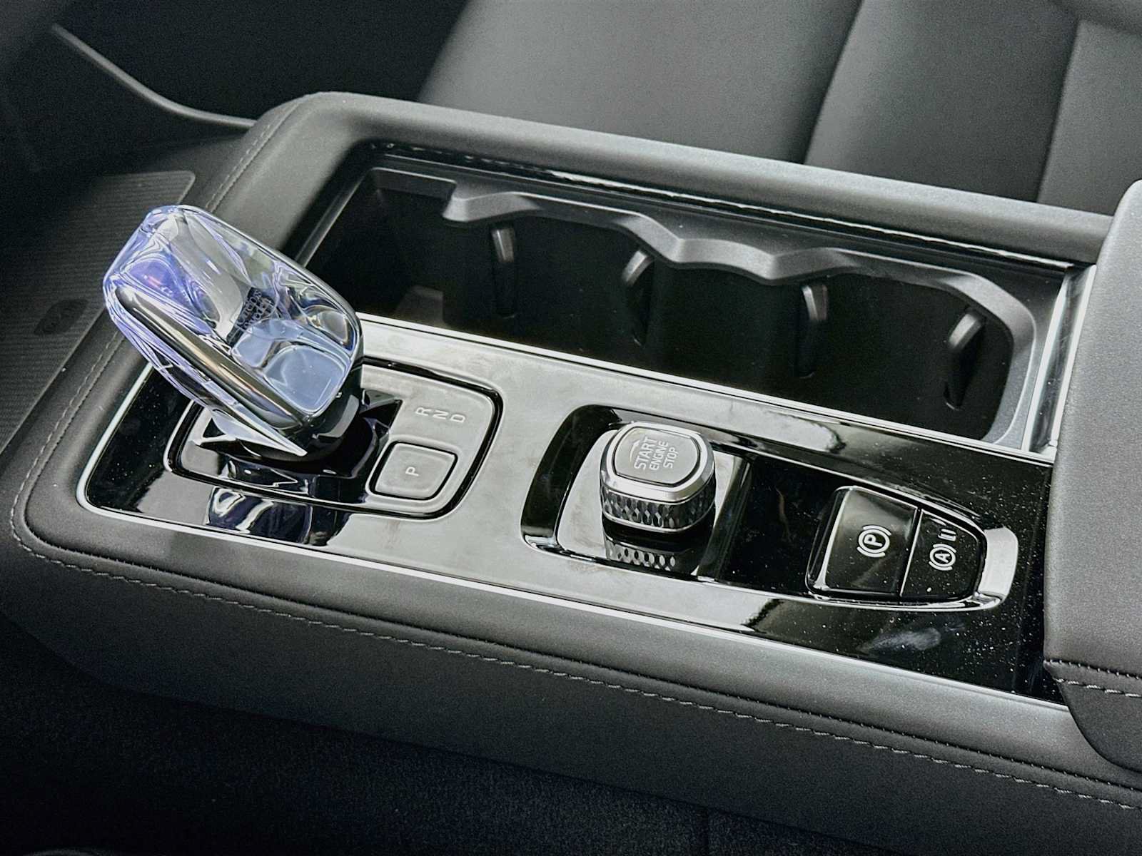 New 2026 Volvo XC90 T8 Plus w/ Protection Package Premier AWD/4WD image 15