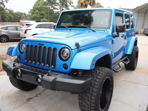 Used 2015 Jeep Wrangler Unlimited Sahara AWD/4WD image 6