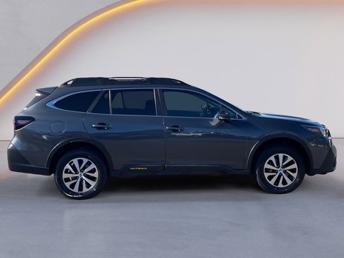 Used 2021 Subaru Outback Premium image 8