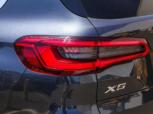 Used 2019 BMW X5 xDrive40i w/ Premium Package 2 AWD/4WD image 8