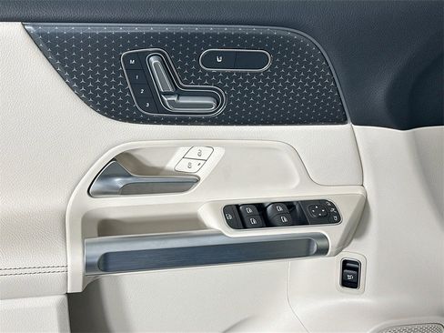 Certified 2025 Mercedes-Benz GLB 250 image 18