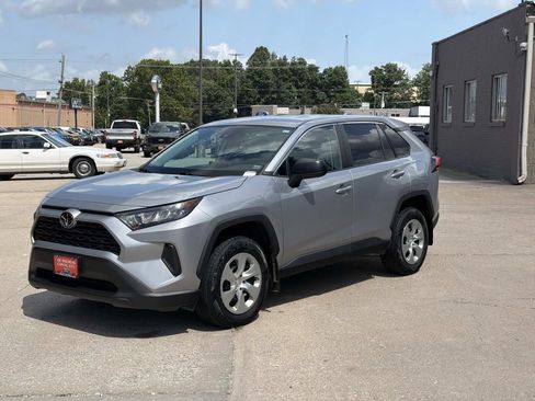Used 2022 Toyota RAV4 LE AWD/4WD image 9