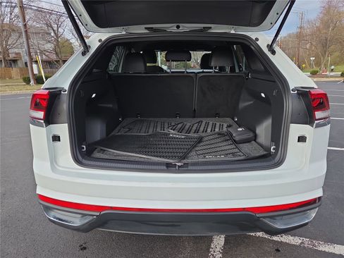 Certified 2024 Volkswagen Atlas Cross Sport SE image 5