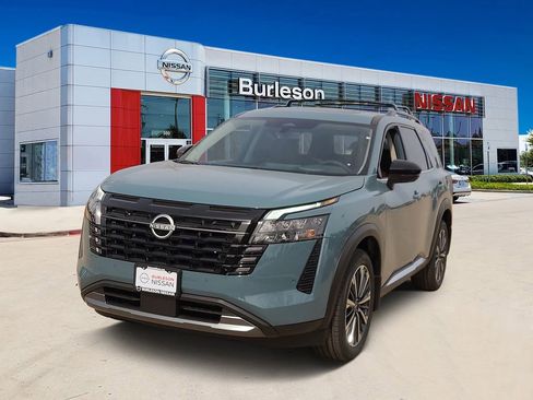 New 2026 Nissan Pathfinder Platinum image 1