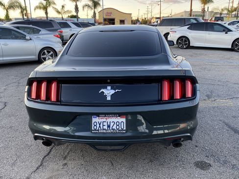 Used 2015 Ford Mustang Coupe image 9