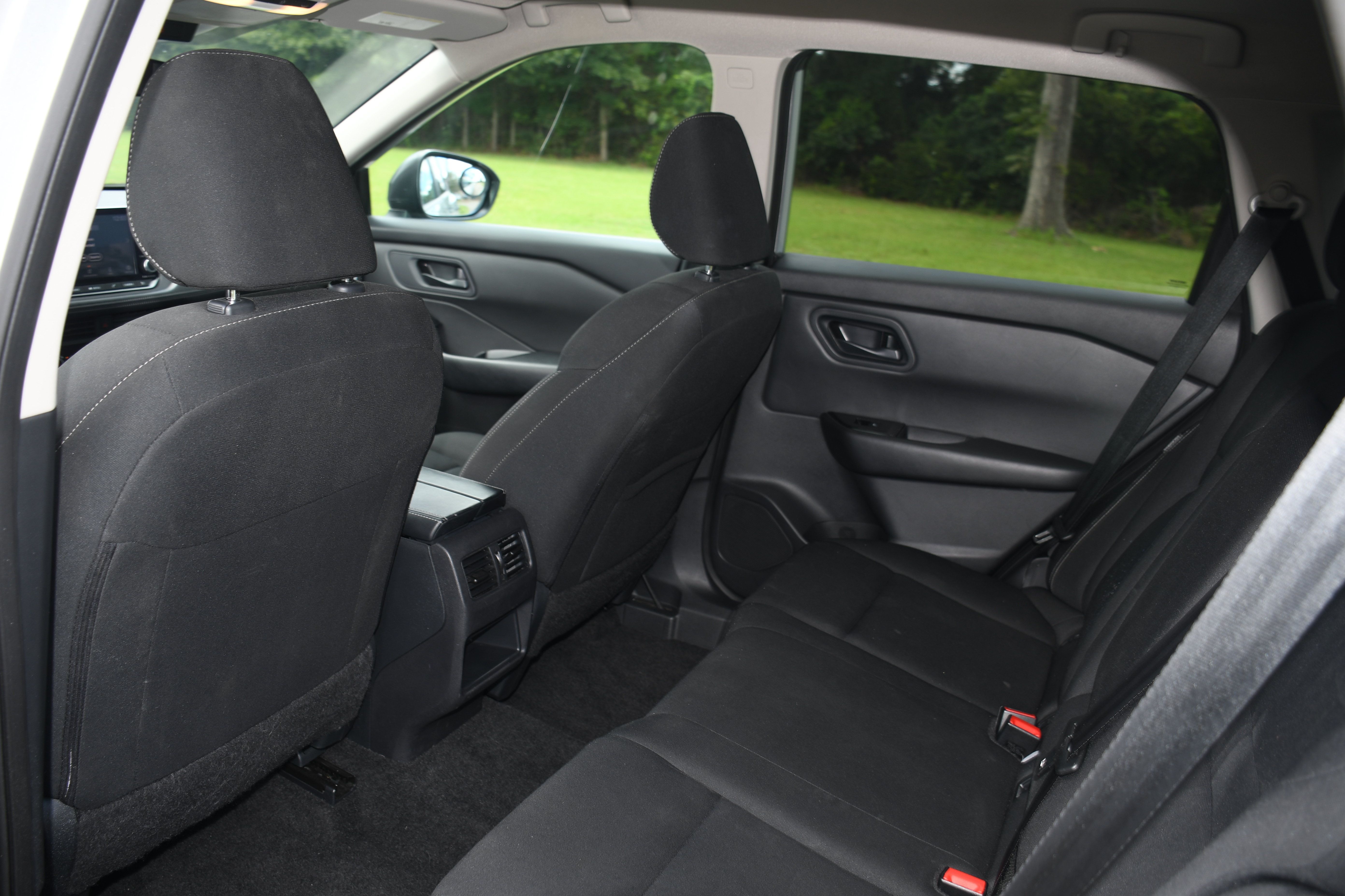 Used 2024 Nissan Rogue S FWD image 14