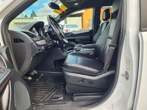 Used 2018 Dodge Grand Caravan GT FWD image 13