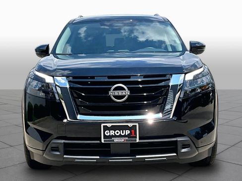 Used 2025 Nissan Pathfinder SV FWD image 4