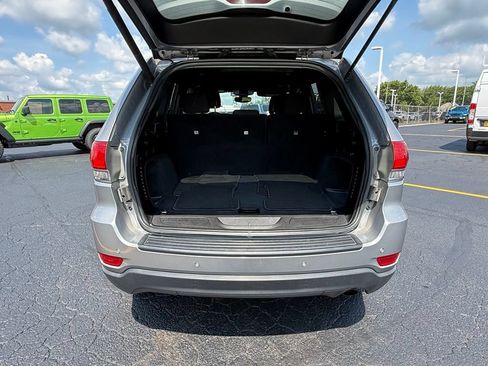 Used 2018 Jeep Grand Cherokee Laredo AWD/4WD image 4