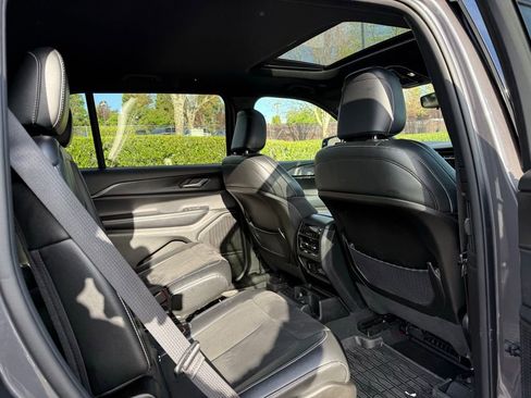 Used 2024 Jeep Grand Cherokee L Laredo image 22