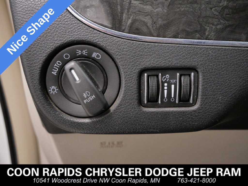 Used 2014 Chrysler Town & Country Touring FWD image 19