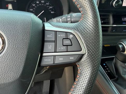 Used 2022 Toyota Sienna XSE w/ XSE Plus Package AWD/4WD image 15