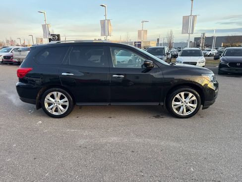 Used 2018 Nissan Pathfinder SL w/ SL Premium Package image 4