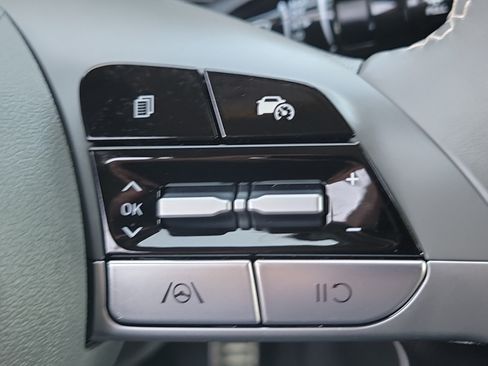 Certified 2025 Hyundai Elantra Sport FWD image 9