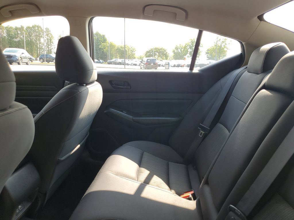 Used 2024 Nissan Altima 2.5 SV FWD image 12
