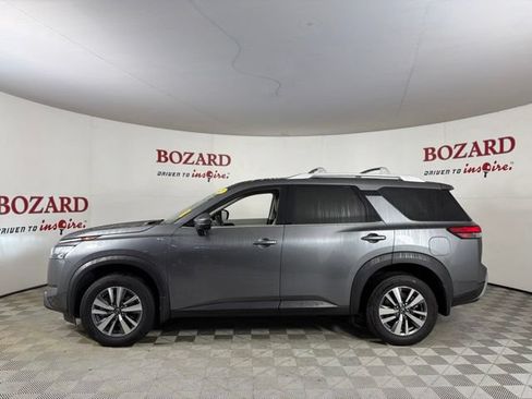Used 2025 Nissan Pathfinder SL AWD/4WD image 5