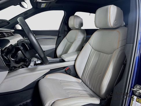 Used 2022 Audi e-tron Chronos w/ Chronos Package image 11