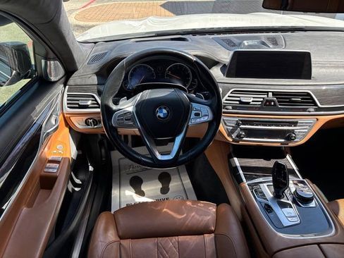 Used 2018 BMW 750i image 30