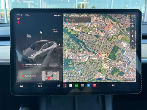 Used 2024 Tesla Model Y Performance AWD/4WD image 18