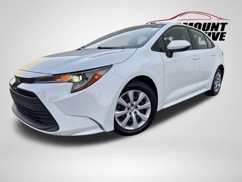 Used 2023 Toyota Corolla LE image 3
