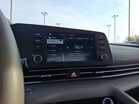 Certified 2025 Hyundai Elantra Sport image 20