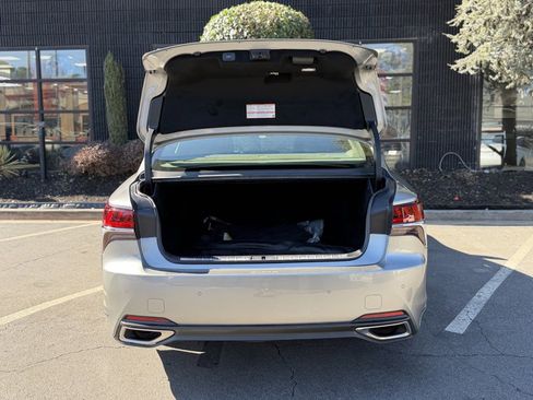 Used 2018 Lexus LS 500 w/ Interior Upgrade Package image 17