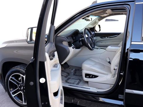 Used 2019 Cadillac Escalade ESV Premium Luxury image 2