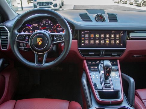 Used 2022 Porsche Cayenne Platinum Edition image 13