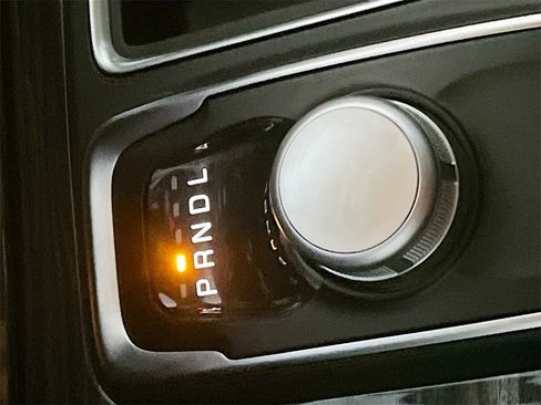 Used 2021 Chrysler 300 Touring L image 17