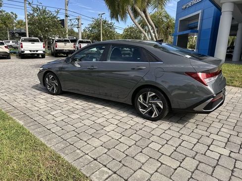 Used 2025 Hyundai Elantra SEL FWD image 33