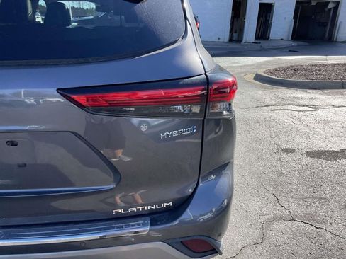 Used 2021 Toyota Highlander Platinum image 17
