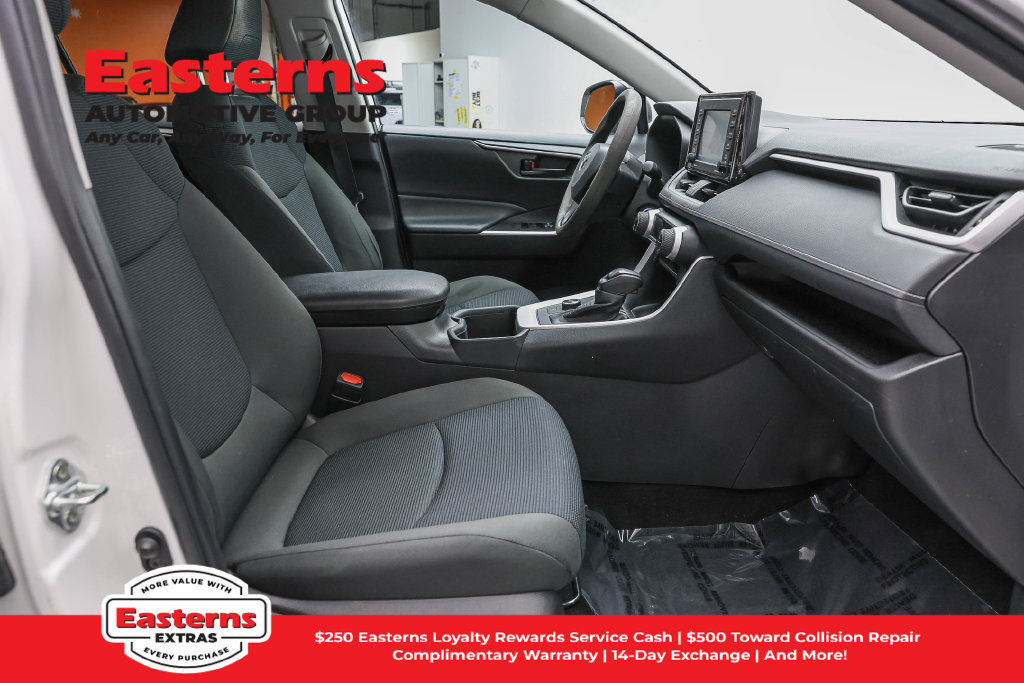 Used 2022 Toyota RAV4 LE AWD/4WD image 25