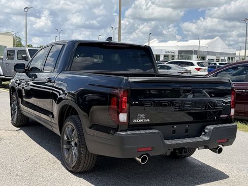 Used 2025 Honda Ridgeline Sport image 7