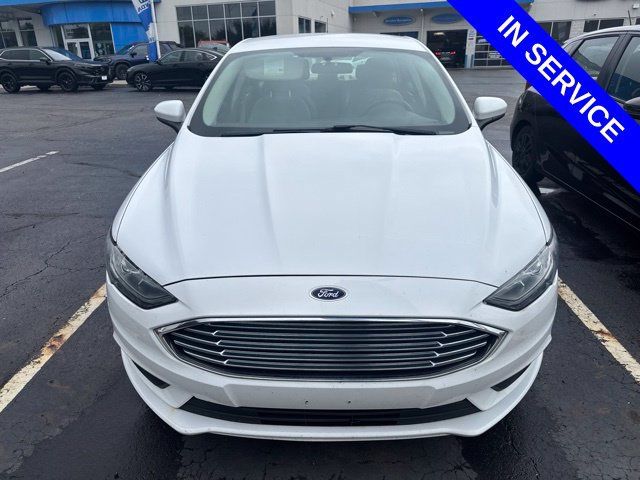 Used 2017 Ford Fusion SE FWD image 2