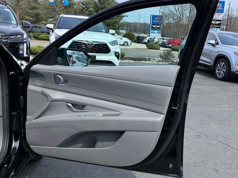 Used 2023 Hyundai Elantra SEL w/ Convenience Package image 42