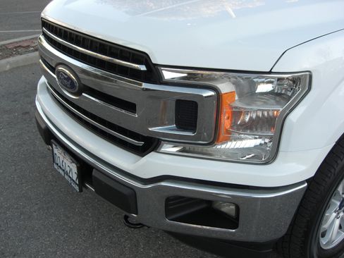 Used 2018 Ford F150 XLT w/ Trailer Tow Package image 19