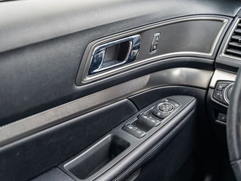 Certified 2018 Ford Explorer XLT w/ Equipment Group 202A image 26