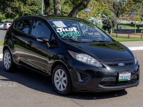 Used 2013 Ford Fiesta SE image 8