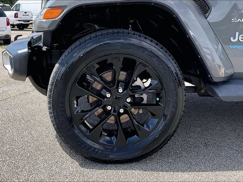 Used 2021 Jeep Wrangler Unlimited Sahara AWD/4WD image 8