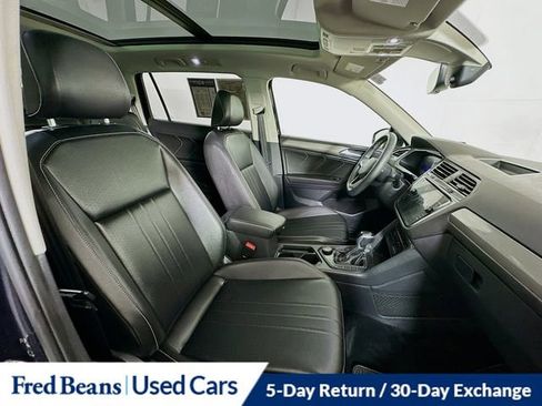 Used 2022 Volkswagen Tiguan SE w/ Panoramic Sunroof Package image 29