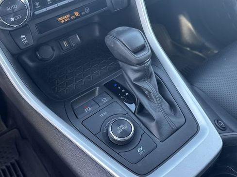 Certified 2022 Toyota RAV4 LE image 19