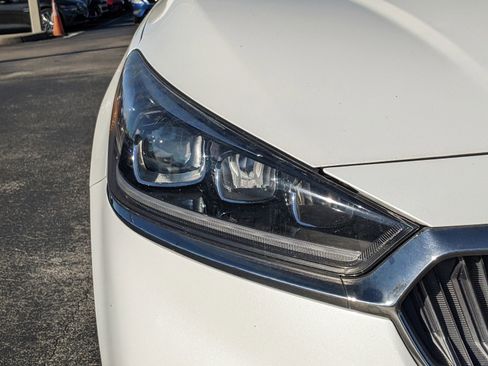 Certified 2019 Kia Cadenza Limited image 8