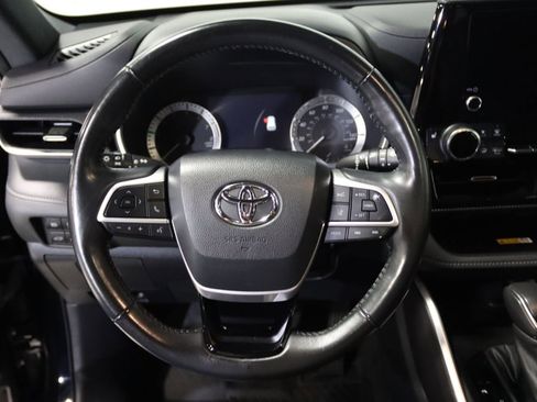 Used 2023 Toyota Highlander L image 40