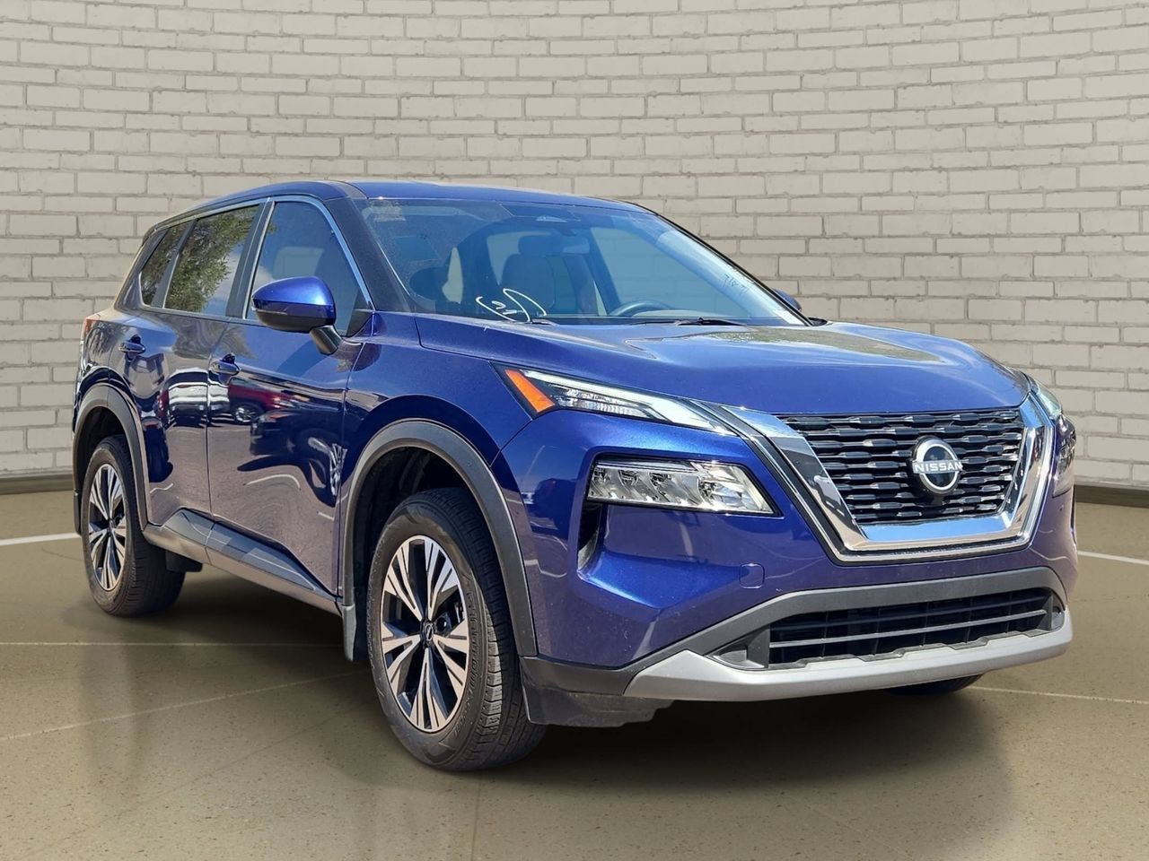 Used 2023 Nissan Rogue SV FWD image 3
