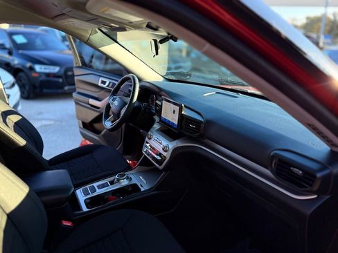 Used 2021 Ford Explorer XLT image 36