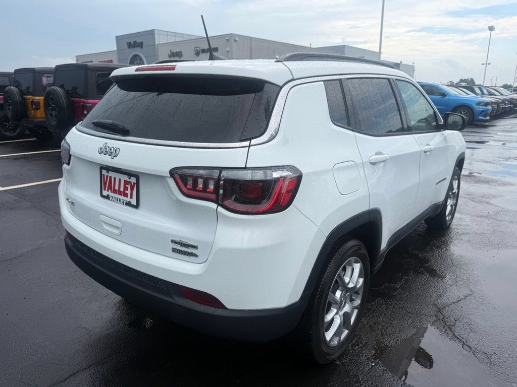 Certified 2022 Jeep Compass Latitude AWD/4WD image 3
