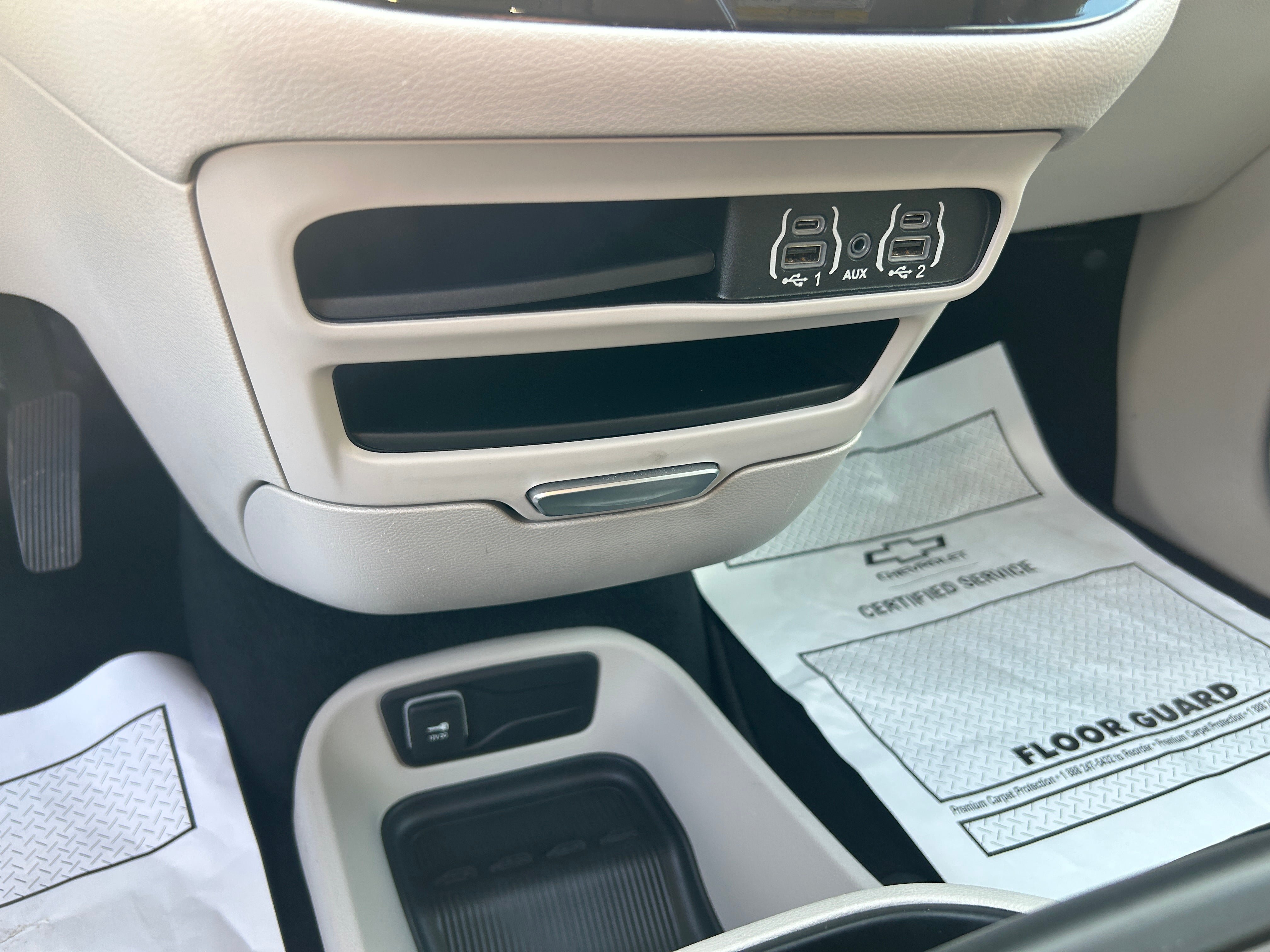 Used 2024 Chrysler Pacifica Touring-L FWD image 24
