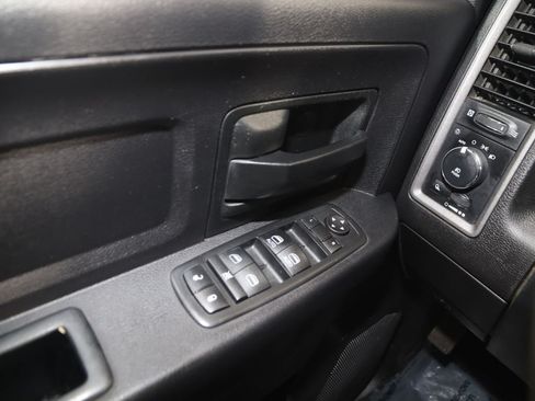 Used 2016 RAM 1500 ST AWD/4WD image 25